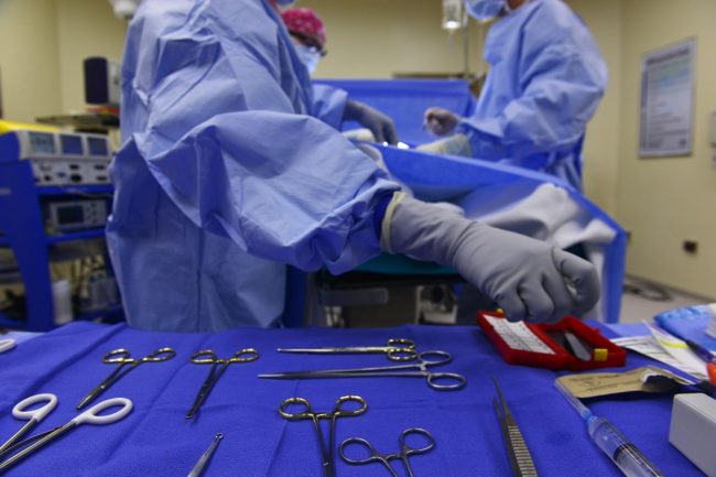 surgery_instruments_surgeons_operation_medical_health_doctors_human-894303